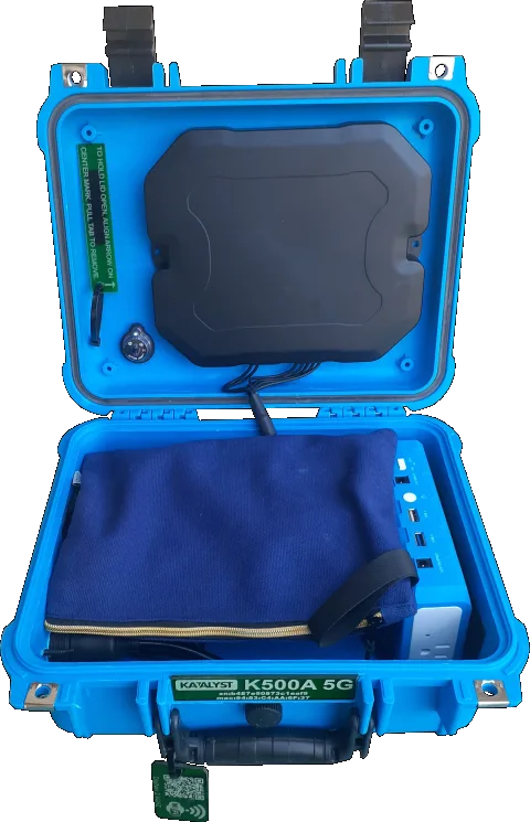 Open blue DigiNav 5GIRL case with Katalyst Spark 500A, internal battery and lid-mounted Panorama CASEANT antenna